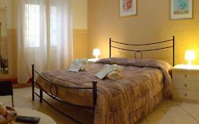 Felicia Rooms